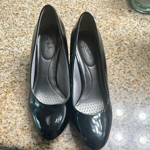 Life Stride Black Heels Elegant and Comfortable